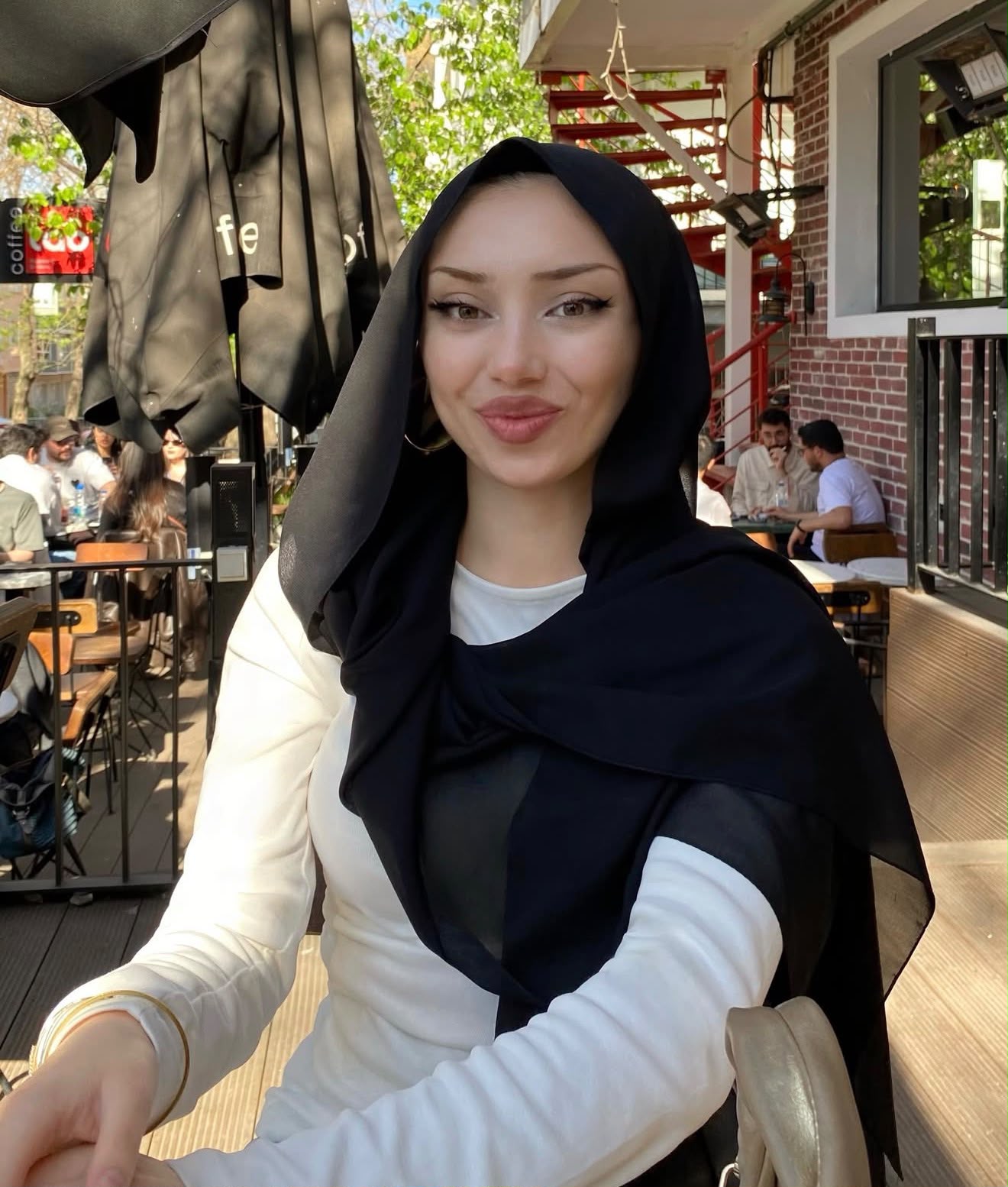 Lahna Sıcak Kanlı Escort Tülin